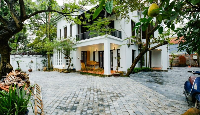 Large villa for rent in Tay Ho suitable for Ambassador