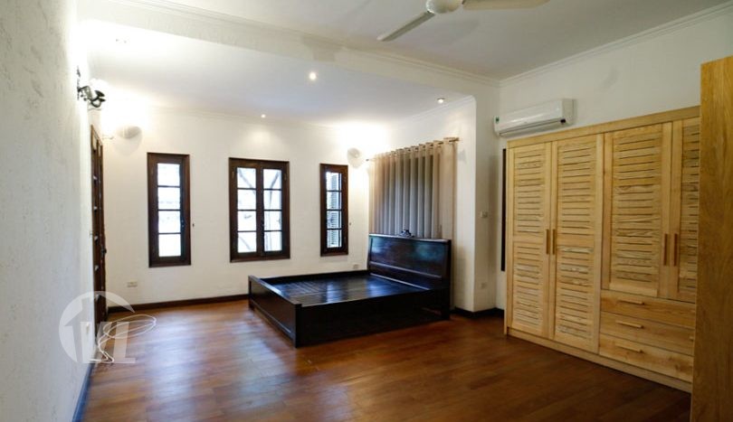 Large villa for rent in Tay Ho suitable for Ambassador