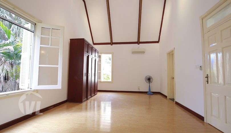 Original house to lease with garden in Tay Ho Hanoi