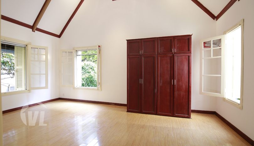 Original house to lease with garden in Tay Ho Hanoi