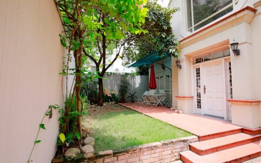 Original house to lease with garden in Tay Ho Hanoi