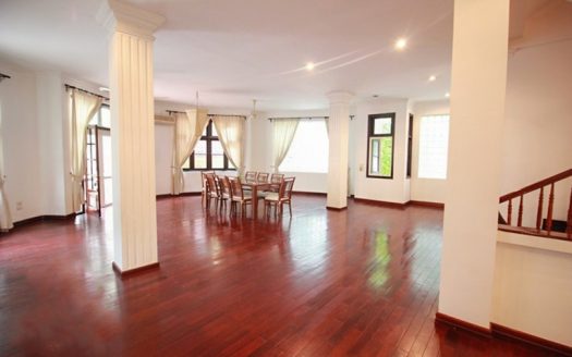 Partly furnished swimming-pool house to rent in Tay Ho district