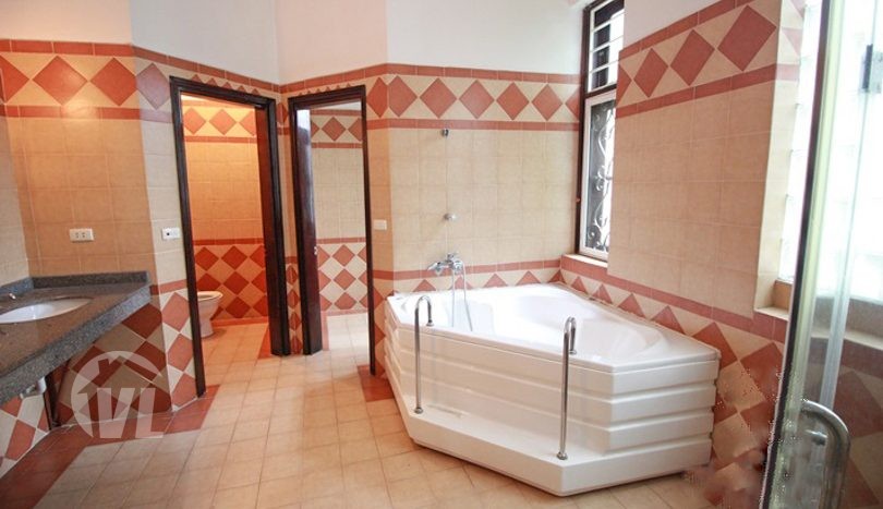 Partly furnished swimming-pool house to rent in Tay Ho district
