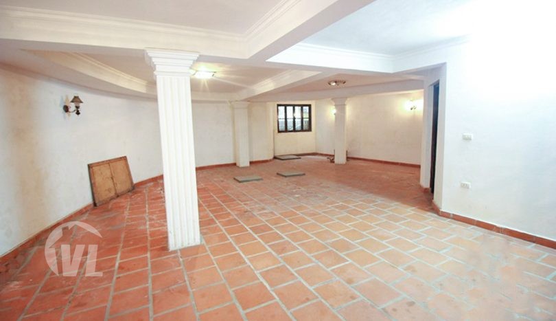 Partly furnished swimming-pool house to rent in Tay Ho district