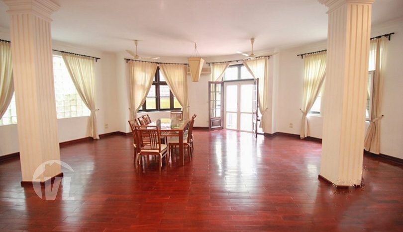 Partly furnished swimming-pool house to rent in Tay Ho district