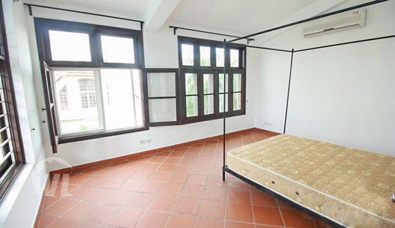 Partly furnished swimming-pool house to rent in Tay Ho district