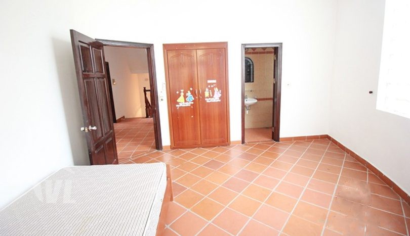 Partly furnished swimming-pool house to rent in Tay Ho district