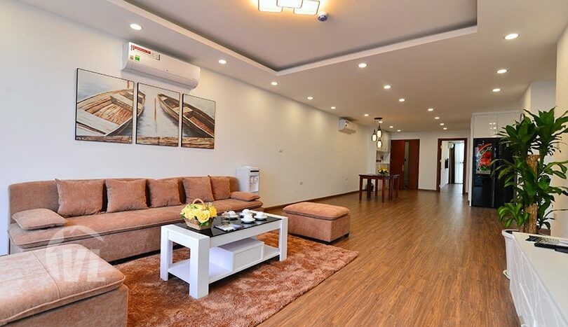 Spacious 3 bedroom apartment on Xuan Dieu, beautiful lake view