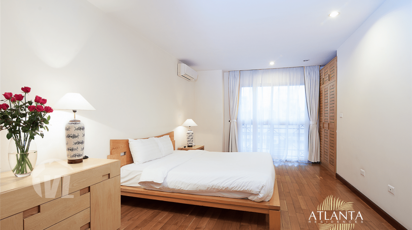 Spacious 3 bedrooms serviced apartment to rent in Hoan Kiem