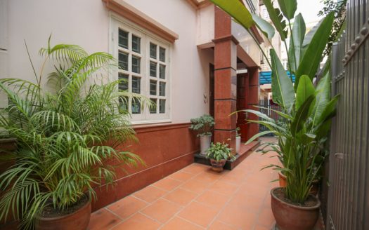 Tay Ho house with 4 bedroom for rent with front yard