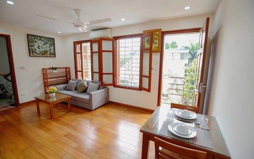 Balcony serviced 01 bedroom apartment , Doi Can, Ba Dinh (7)