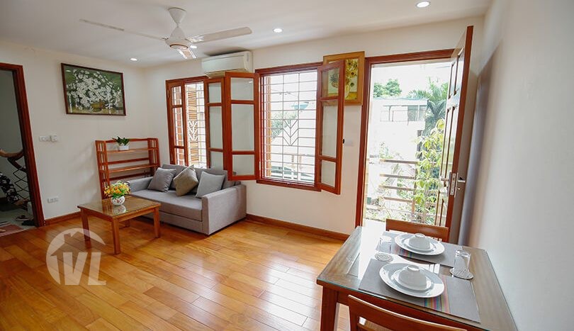 Balcony serviced 01 bedroom apartment , Doi Can, Ba Dinh (7)