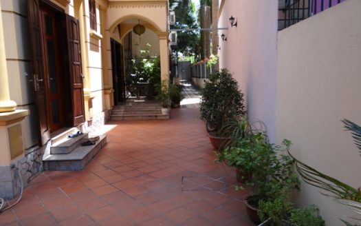 Courtyard 3 bedroom house in Au Co Tay Ho Hanoi