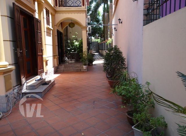 Courtyard 3 bedroom house in Au Co Tay Ho Hanoi