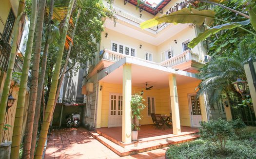 Furnished house with cosy garden in Nghi Tam village Tay Ho
