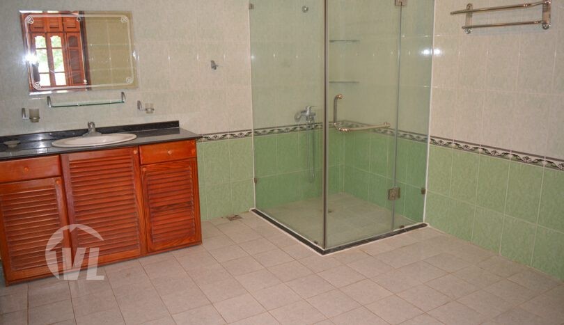 Gorgeous large villa with garden to let in the Tay Ho district