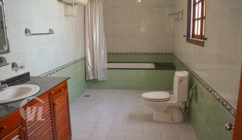 Gorgeous large villa with garden to let in the Tay Ho district