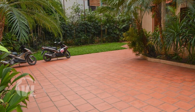 Gorgeous large villa with garden to let in the Tay Ho district