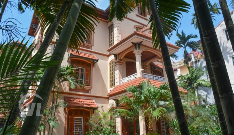 Gorgeous large villa with garden to let in the Tay Ho district