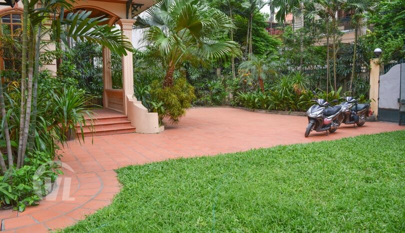 Gorgeous large villa with garden to let in the Tay Ho district