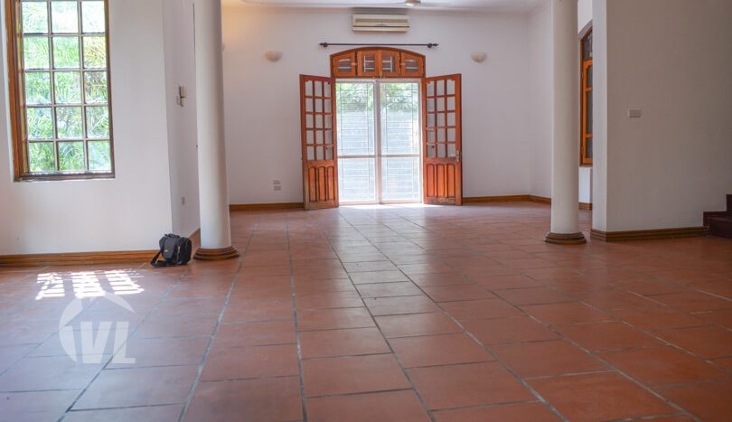 Gorgeous large villa with garden to let in the Tay Ho district