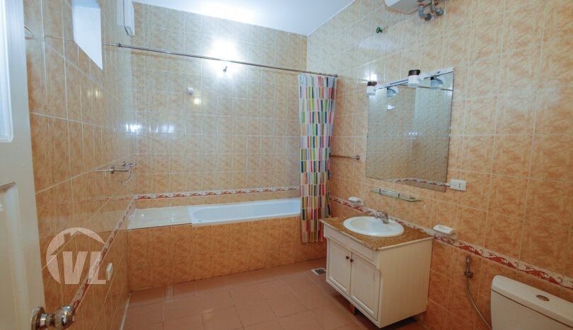 House with large yard to lease in the West Lake area