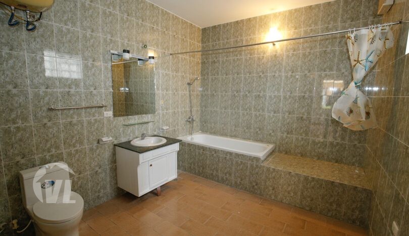 House with large yard to lease in the West Lake area