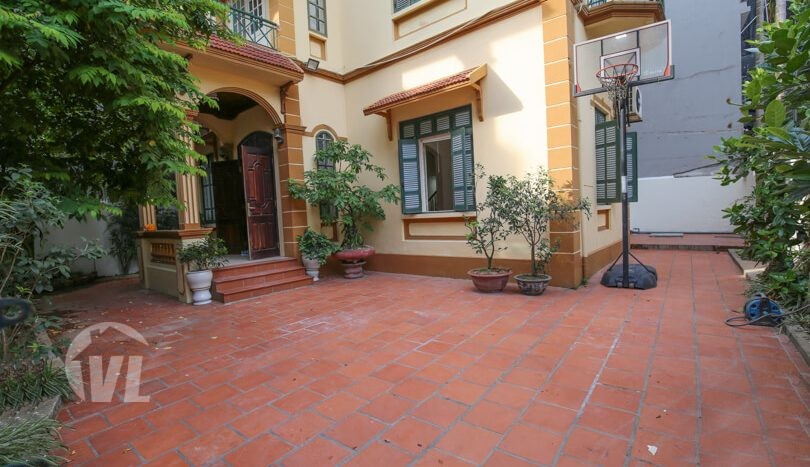 House with large yard to lease in the West Lake area