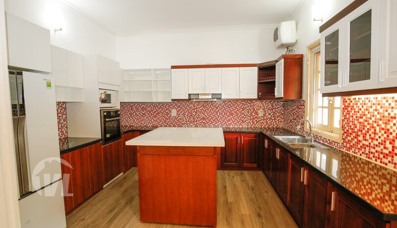 House with large yard to lease in the West Lake area