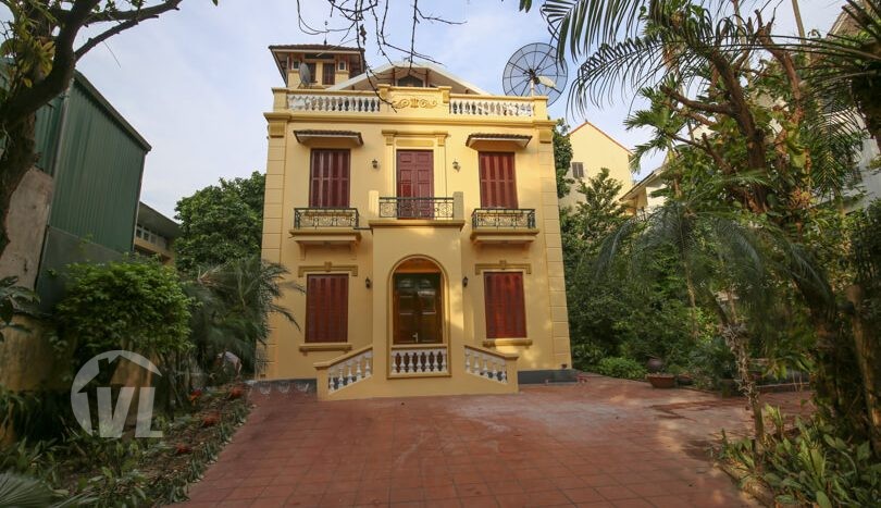 Large Ambassador Tay Ho villa to rent with a 350 sq m garden