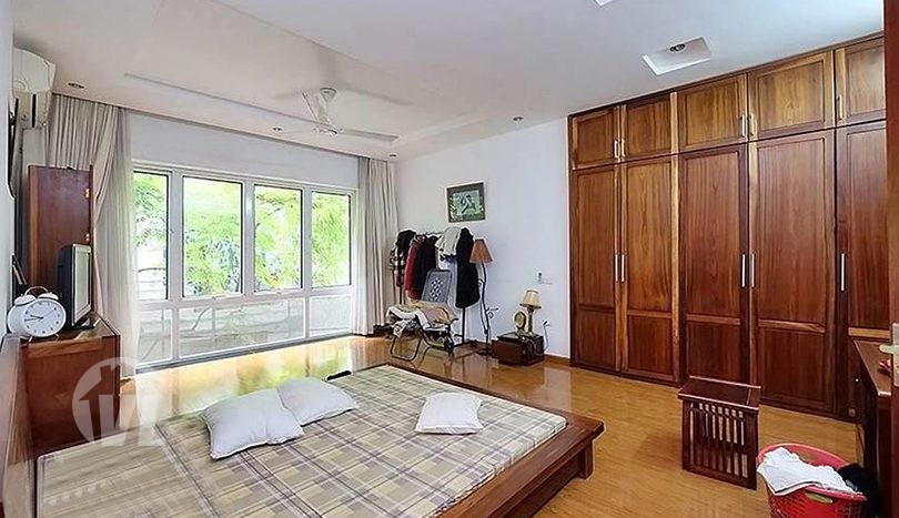 Modern and spacious triplex apartment to rent in Hanoi center