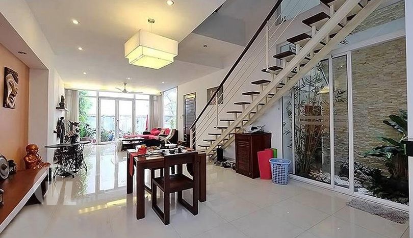 Modern and spacious triplex apartment to rent in Hanoi center