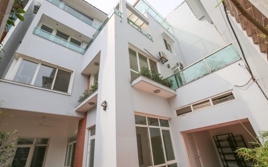Modern house to lease in Tay Ho with West lake view