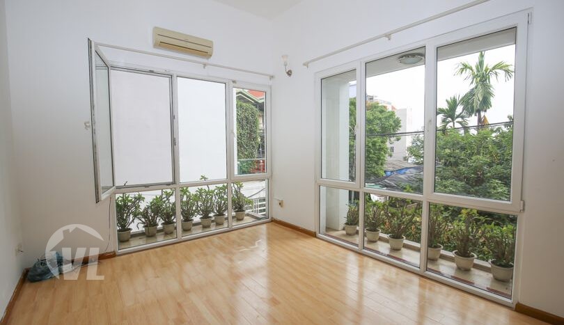 Modern house to lease in Tay Ho with West lake view