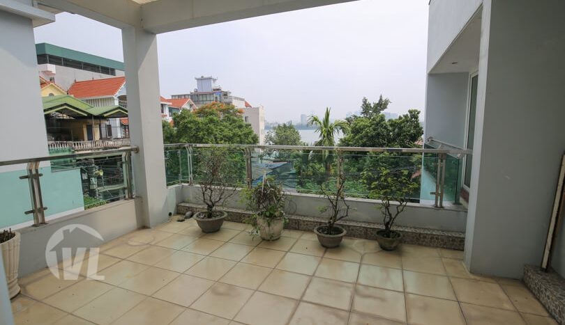 Modern house to lease in Tay Ho with West lake view