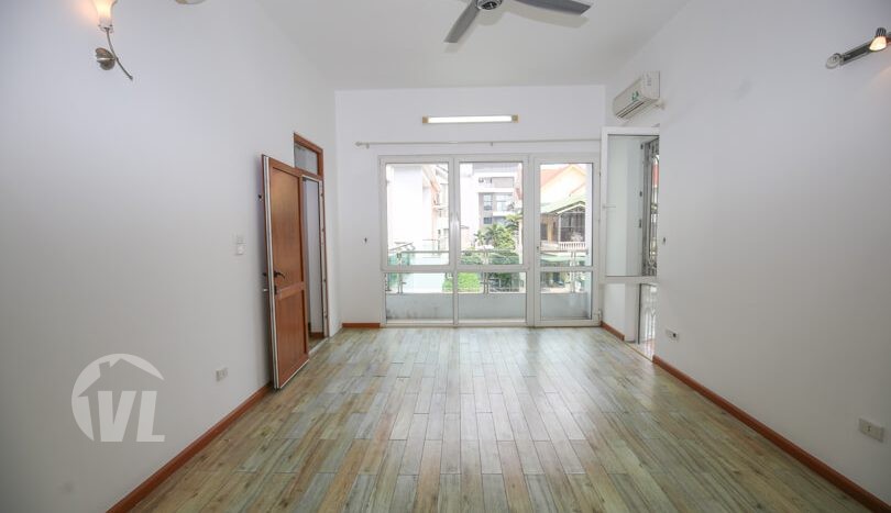 Modern house to lease in Tay Ho with West lake view