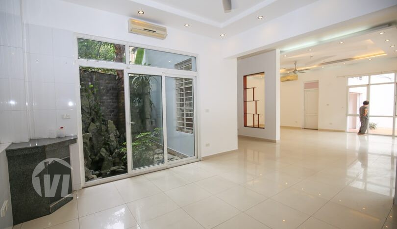 Modern house to lease in Tay Ho with West lake view