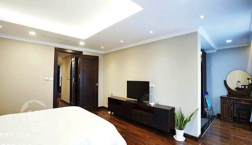 Top quality 2 bedrooms apartment to rent next to Vincom Ba Trieu