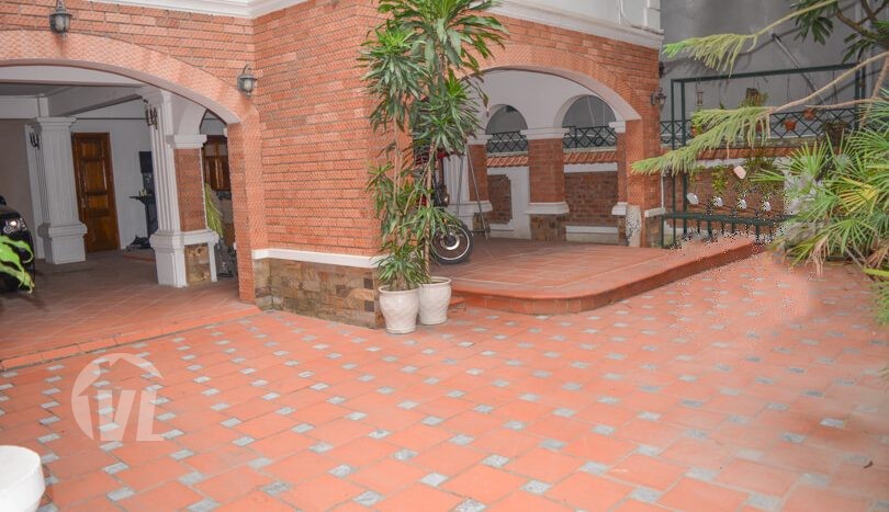Unfurnished villa to rent in To Ngoc Van area Tay Ho