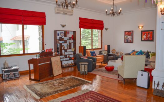 Unfurnished villa to rent in To Ngoc Van area Tay Ho