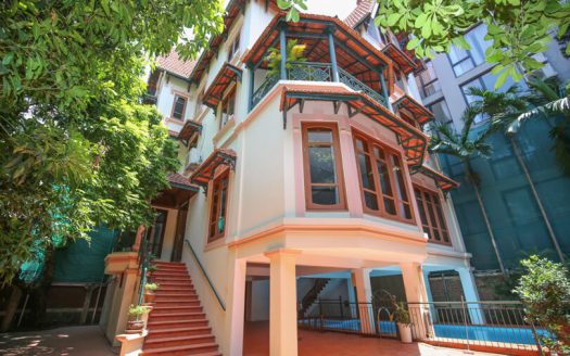 Ambassador garden villa to rent in Hanoi Tay Ho district