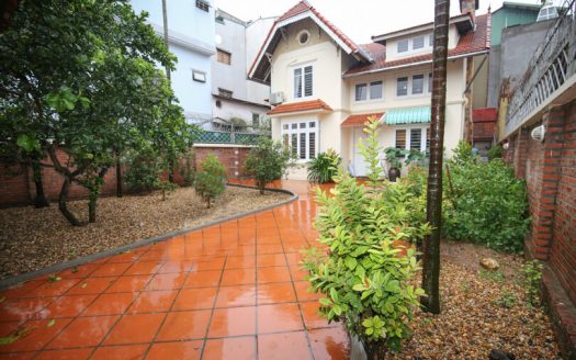 Beautiful yard garden house with 4 bedroom