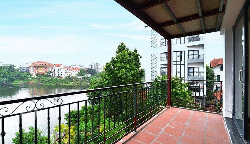 Duplex 4 bedrooms serviced apartment with lake view