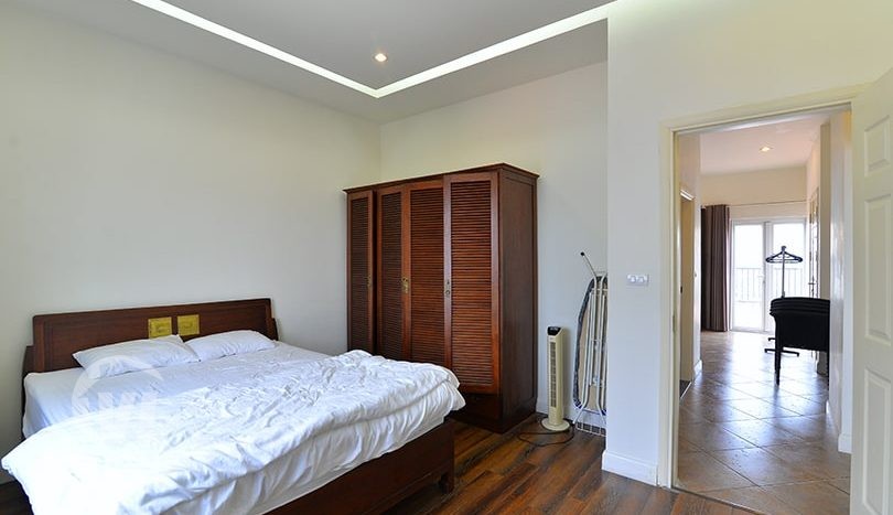 If you wish to get a private terrace, then you have to see this Hanoi 4 beds serviced penthouse to rent! Coming Furnished, it's a duplex, split in 2 floors. The first one is allocated to the living area