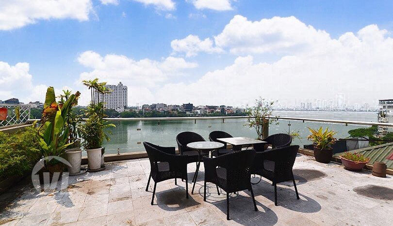 Hanoi apartment to lease in Tay Ho with terrace facing the West Lake