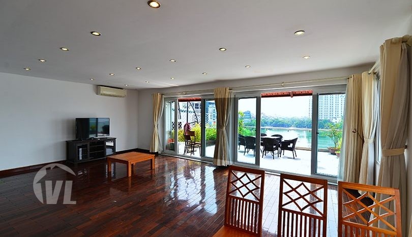 Hanoi apartment to lease in Tay Ho with terrace facing the West Lake