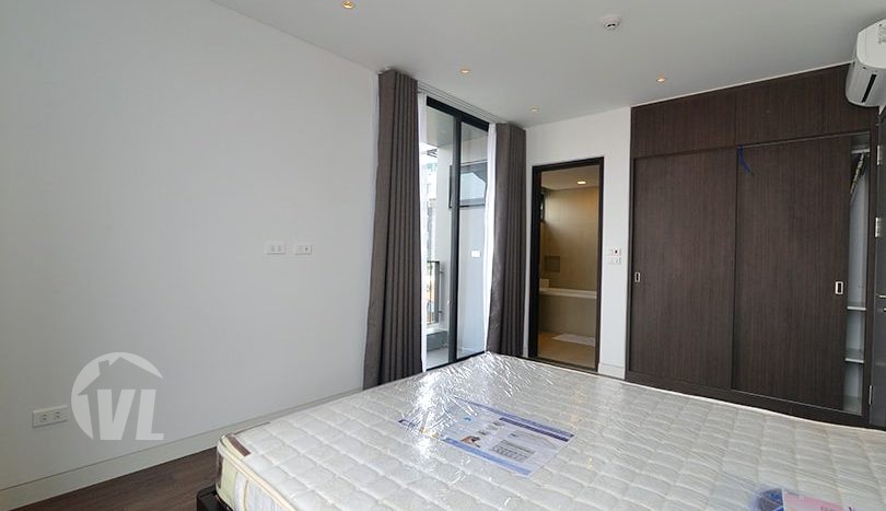 serviced apartment in to ngoc van area, with 03 bedrooms and near the lake