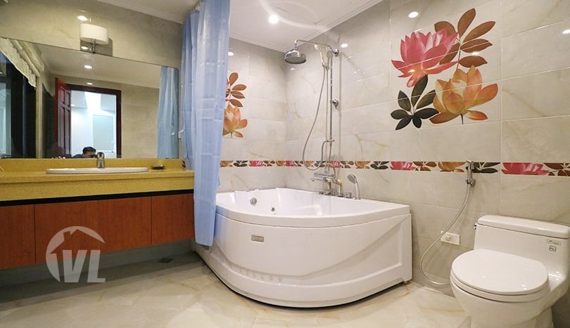 220 sq m 3 bedrooms apartment to rent in Lang Yen Phu Hanoi