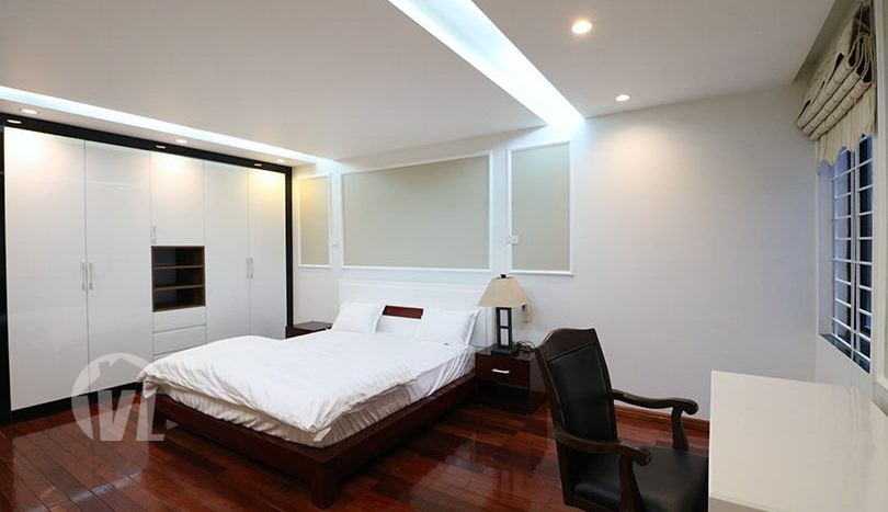 220 sq m 3 bedrooms apartment to rent in Lang Yen Phu Hanoi