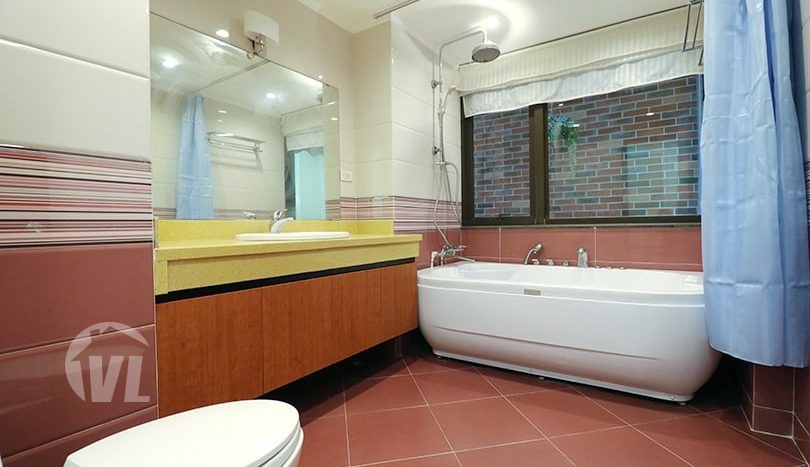 220 sq m 3 bedrooms apartment to rent in Lang Yen Phu Hanoi